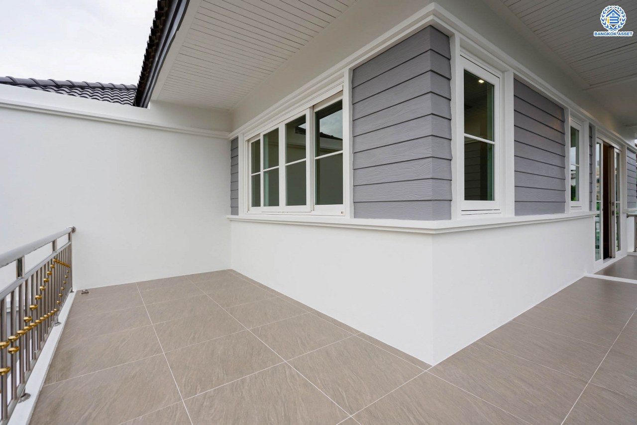 บ้านมือสองตกแต่งใหม่ โครงการ ธนานนท์ ราชพฤกษ์ เนื้อที่ 60 ตร.ว. ฟังก์ชัน 3 ห้องนอน 3 ห้องน้ำ จอดรถได้ 2 คัน พร้อมห้องอเนกประสงค์ 1 ห้อง สามารถปรับเปลี่ยนเป็นห้องทำงาน หรือห้องนอนได้ตามความต้องการ Facilities ตอบโจทย์ทุกกิจกรรม! บนทำเลติดถนนราชพฤกษ์ ใกล้วงเวียนพระราม5 เซ็นทรัลเวสต์เกต และรถไฟฟ้า "สถานีบางรักน้อยท่าอิฐ"